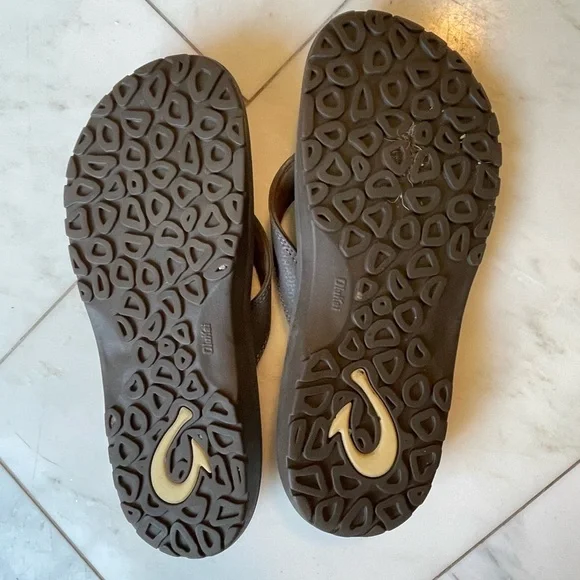 OluKai, men’s 11, brown leather and rubber flip flop sandals, beach vacation EUC - Picture 6 of 8